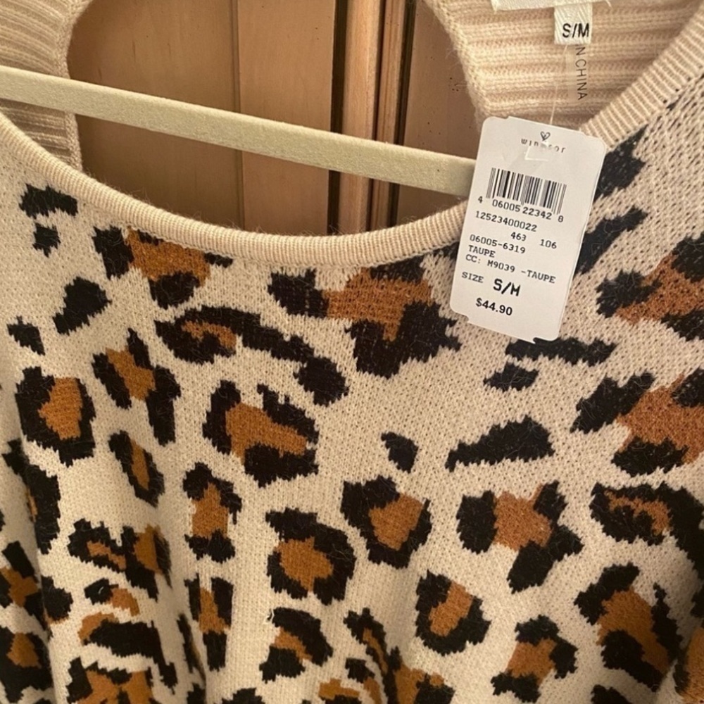 Leopard Print Open Back Sweater - Picture 9 of 11
